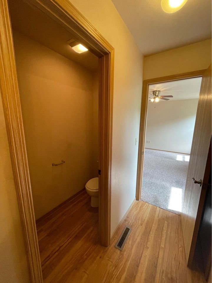 Building Photo - 12 Valley View Dr E