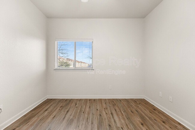 Building Photo - 10015 Amber Cir