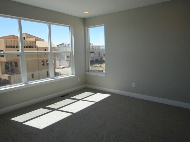 Building Photo - Modern Solar Powered Home in Broomfield