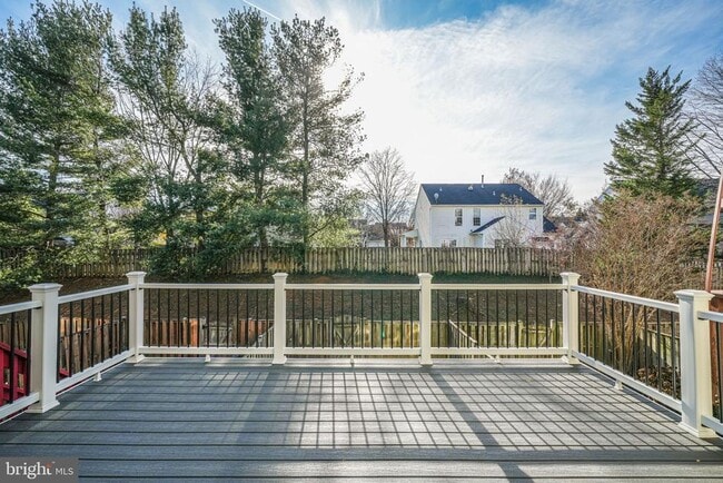 Building Photo - 329 Barnfield Square NE