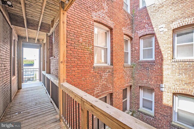Building Photo - 608 Irving St NW