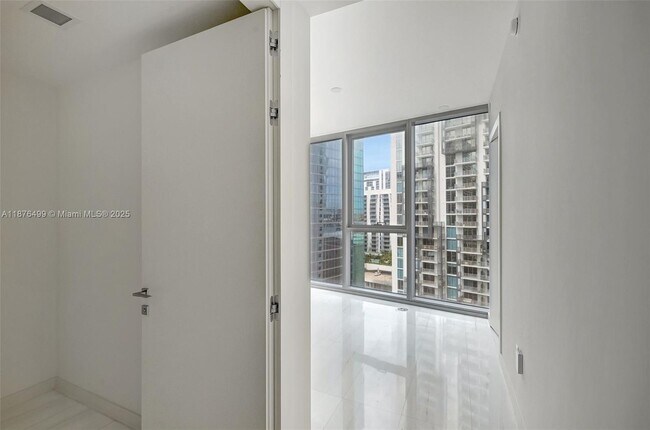 Building Photo - 300 Biscayne Blvd Way