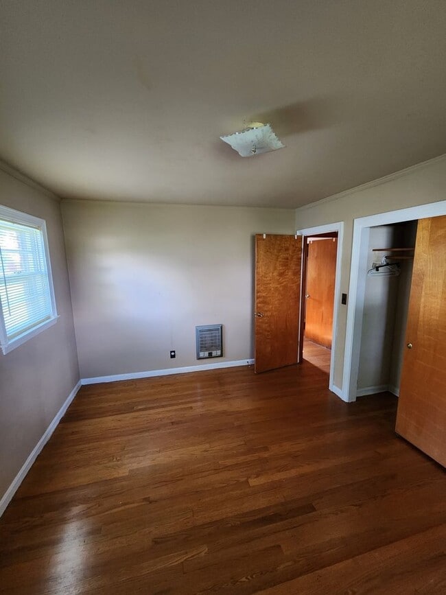Building Photo - 3-Bedroom Home in Sparta with Hardwood Floors, Carport & Covered Porches