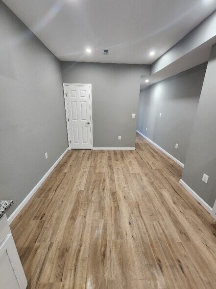 Building Photo - 532 S Smallwood St