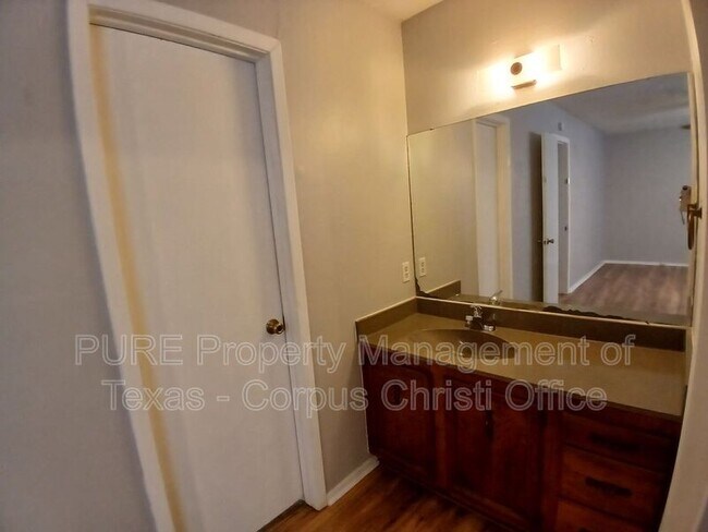 Building Photo - 5001 Middlecoff Cir