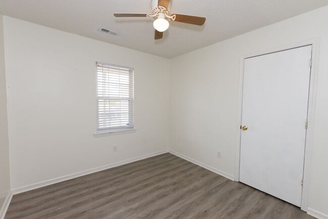 Building Photo - Great home in Hubert