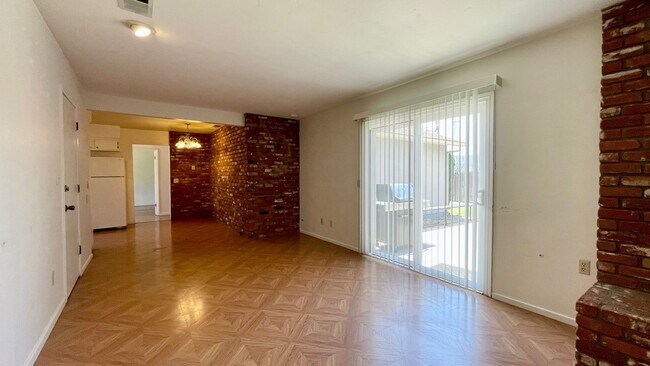 Building Photo - 4 Bedroom 2 Bathroom House with Fenced Yard in SLO