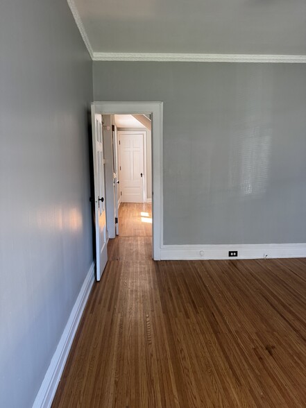 Building Photo - 395 Meigs St