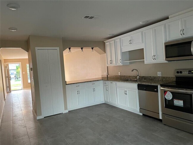 Building Photo - 8120 Puffin Dr