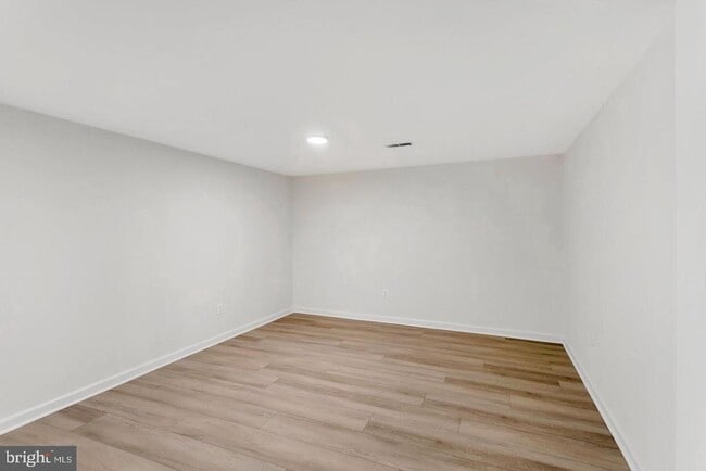 Building Photo - 1132 James Madison Cir