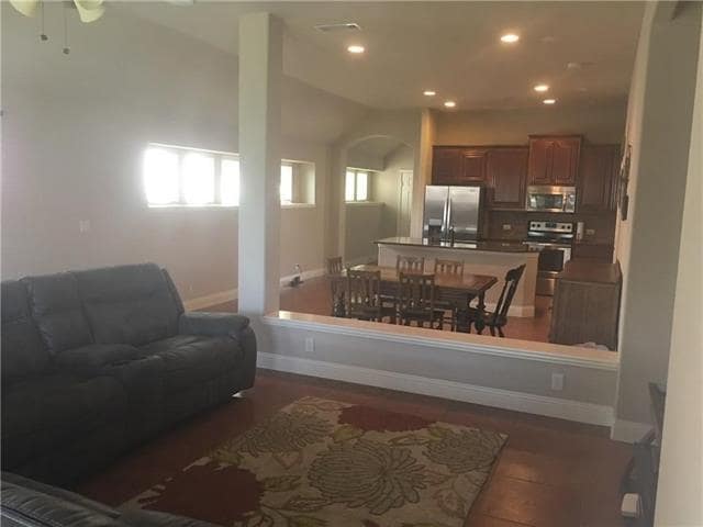 Building Photo - 132 Stanley Falls Dr