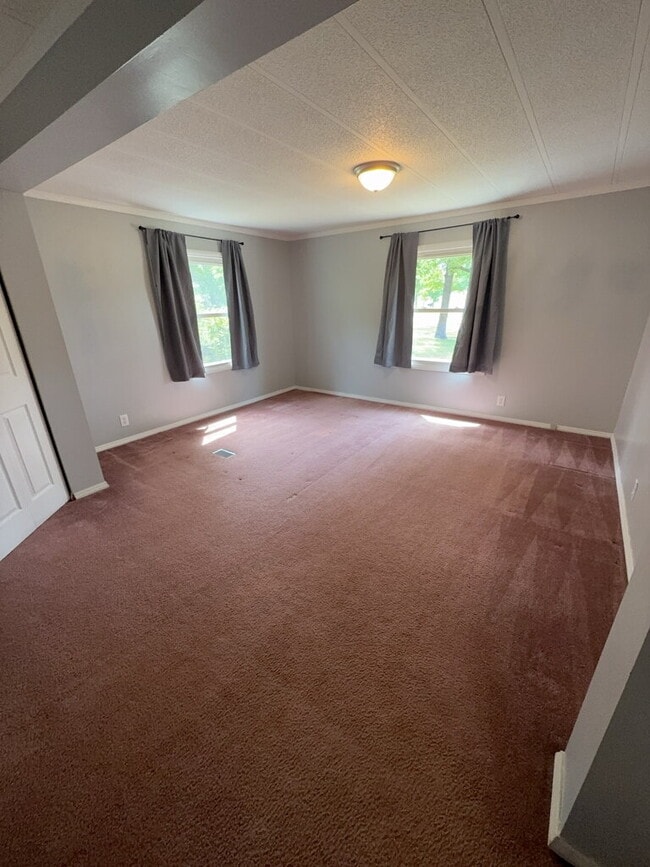 Building Photo - 2030 Catherine Lake Rd