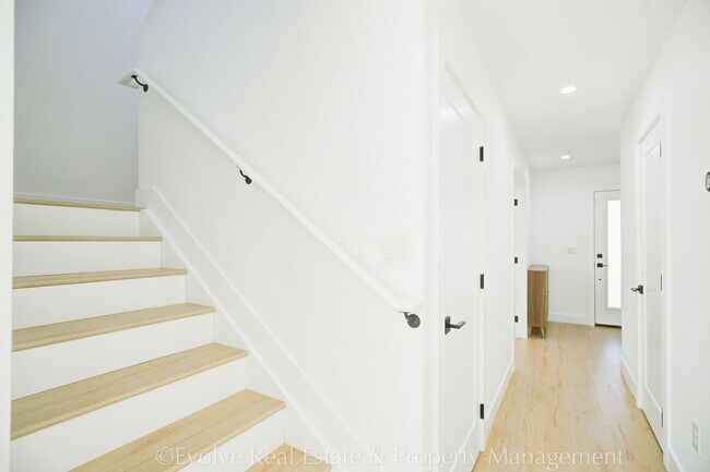 Building Photo - Evolve Real Estate: Stunning Smart Home in Vibrant West Denver! Available March 27th