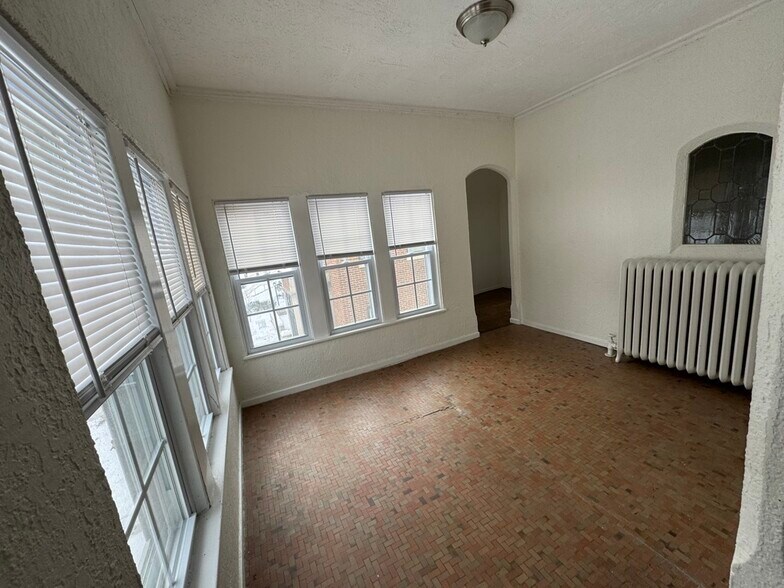 Building Photo - 2863 N Lake Dr