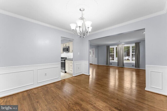 Building Photo - 901 Holly Creek Dr