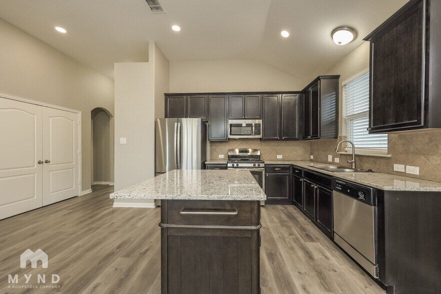 Building Photo - 15938 Cardinal Point