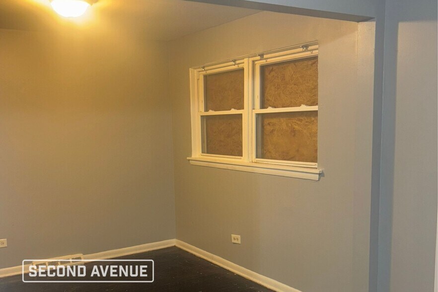 Building Photo - 8028 S Union Ave