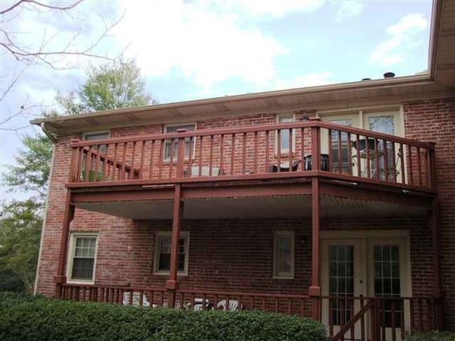 Building Photo - Beautiful 1/1 Just Minutes from Cascades Park!