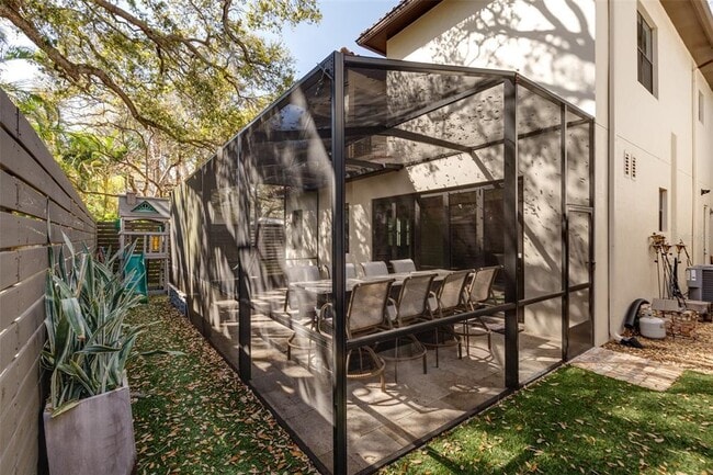 Building Photo - 3122 W Oakellar Ave