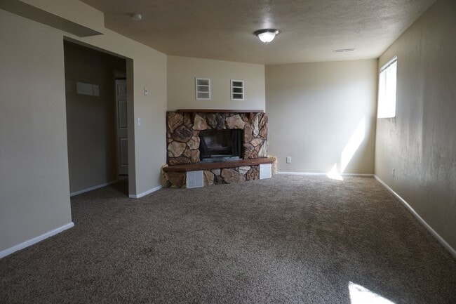 Building Photo - Updated West Valley City 5 bedroom Family Home