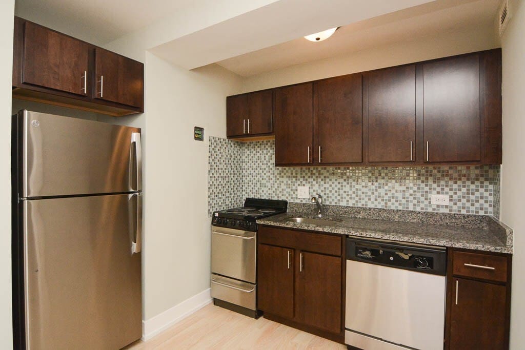 Building Photo - 450 W Wellington Ave