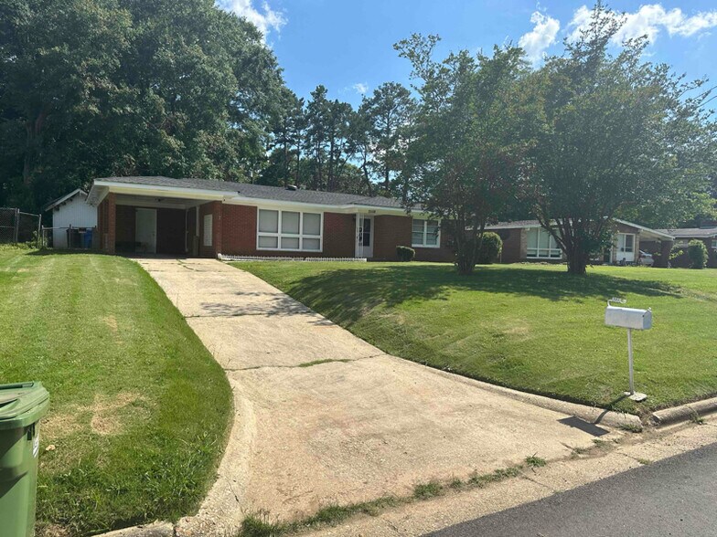 Building Photo - 2558 Rice St