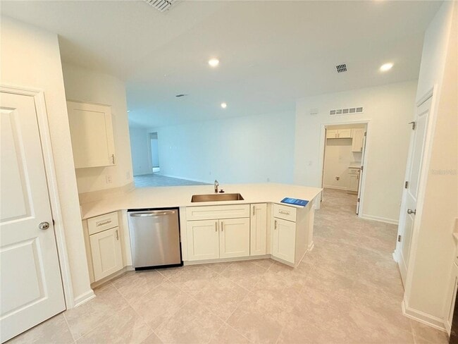 Building Photo - 5757 Gingham Dr