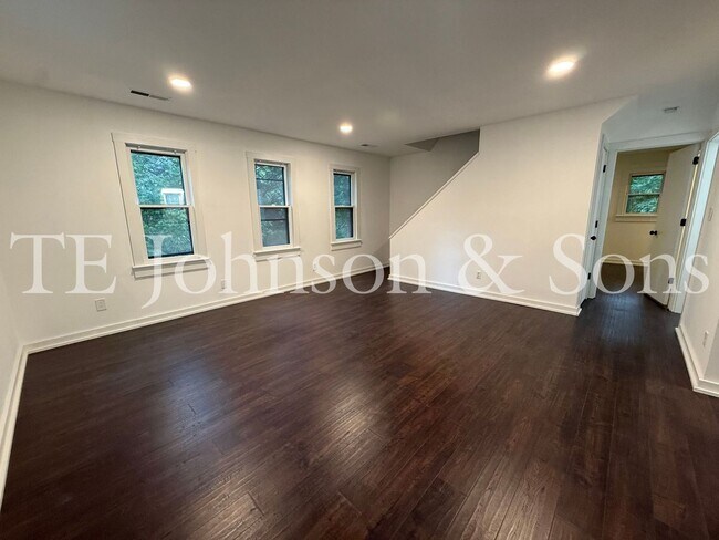 Building Photo - Modern 3BR Home with Main Level Primary Suite & Open Floor Plan in Winston-Salem