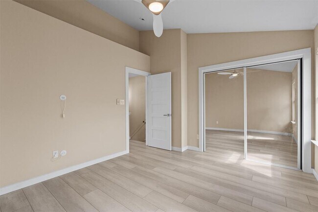 Building Photo - 11901 Swearingen Dr