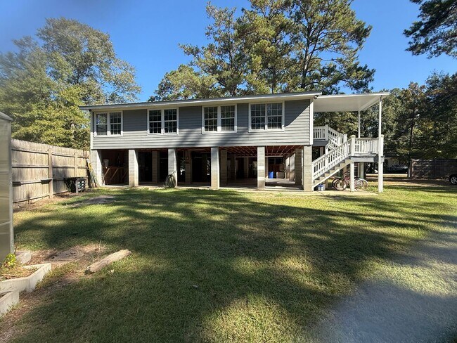 Building Photo - Cottage On The Water