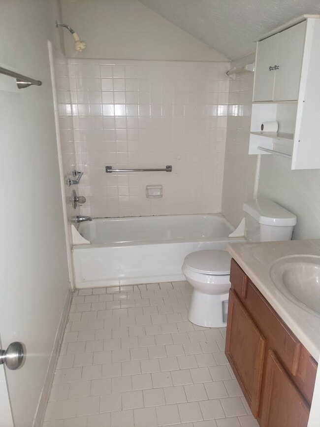 Building Photo - 2BR Townhouse in Avondale