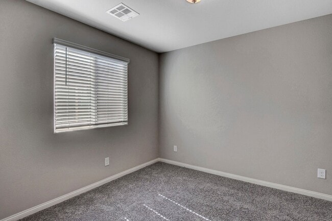 Building Photo - 2021 SINGLE FAMILY HOME IN GATED COMMUNITY