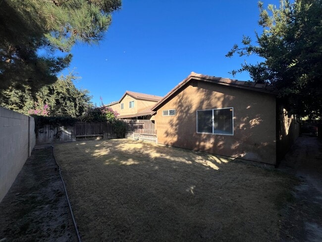 Building Photo - 6615 Silver Moon Dr