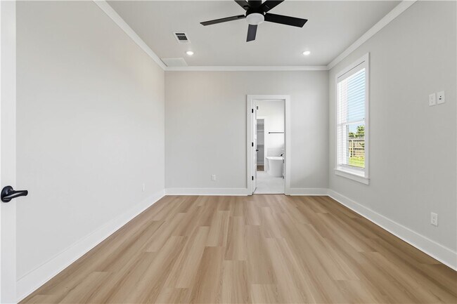 Building Photo - 900 Moksha St