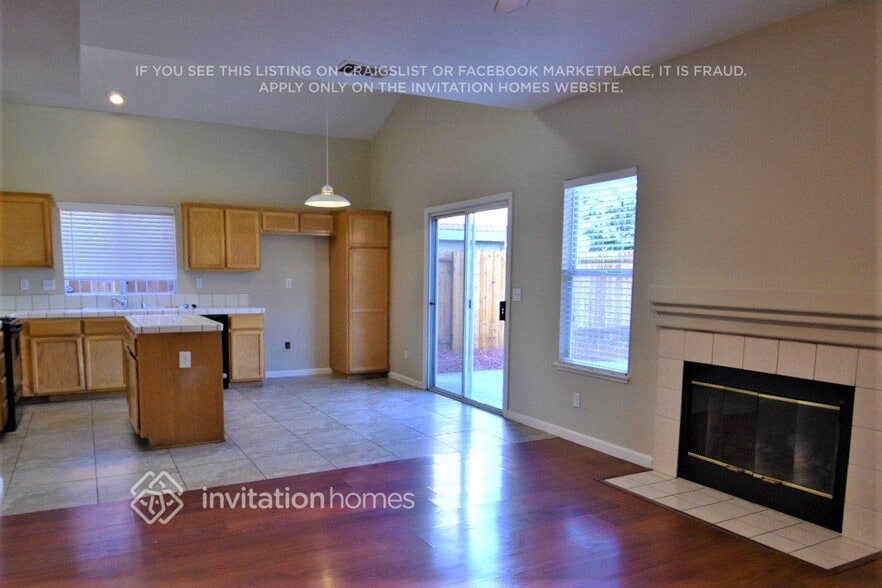 Building Photo - 5043 Comanche Way