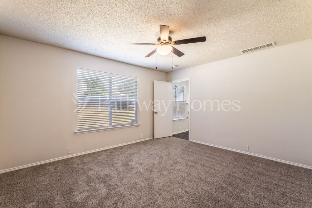 Building Photo - 1405 Dundee Dr