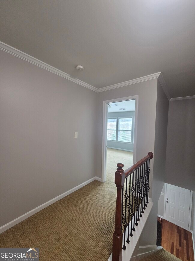 Building Photo - 2720 Beynon Ln NE