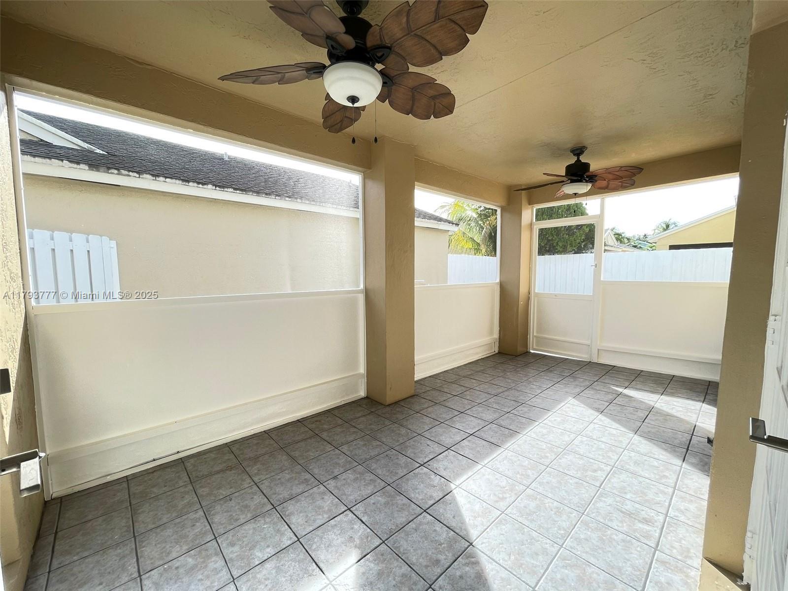 Building Photo - 211 E Riverbend Dr