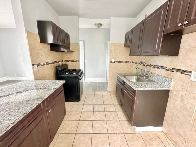 Building Photo - 94 Fairmount Terrace