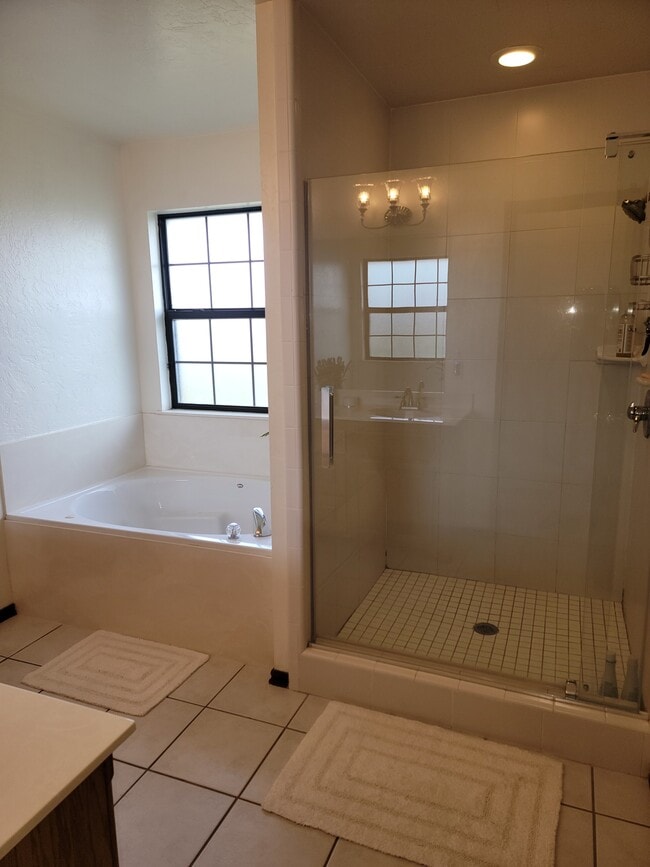 Building Photo - 8415 Valley Creek Dr