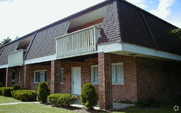 Building Photo - 6530 Maple Dr