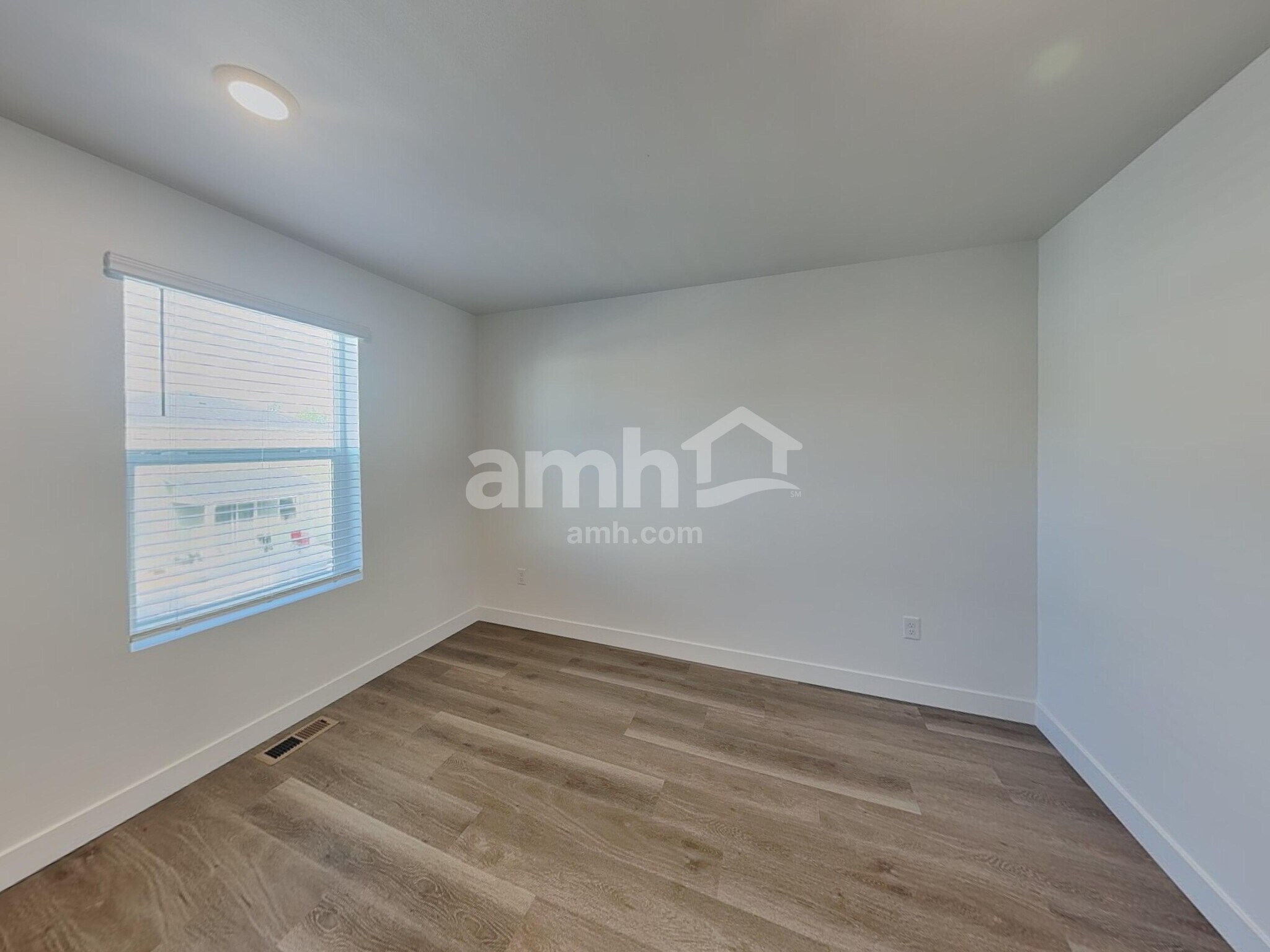 Building Photo - 4855 85th Dr NE
