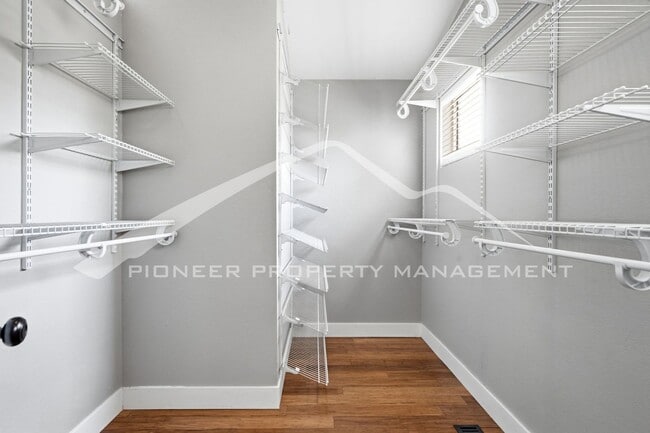 Building Photo - 333 Sanders Cir