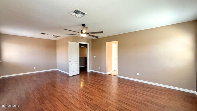 Building Photo - 2714 E Birchwood Pl