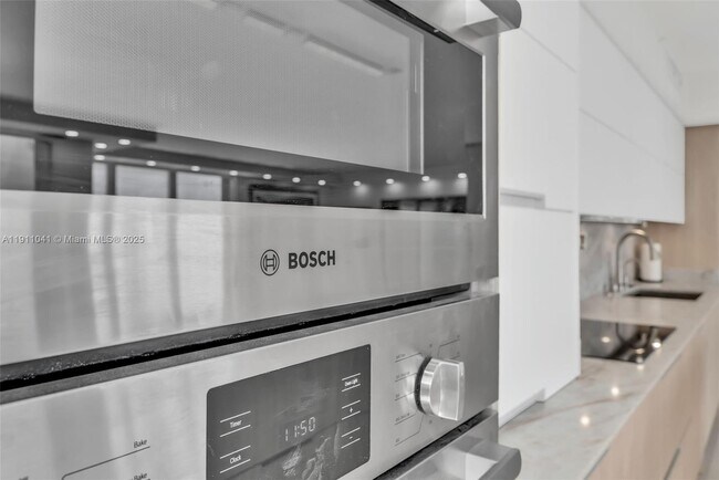 Building Photo - 19707 Turnberry Way