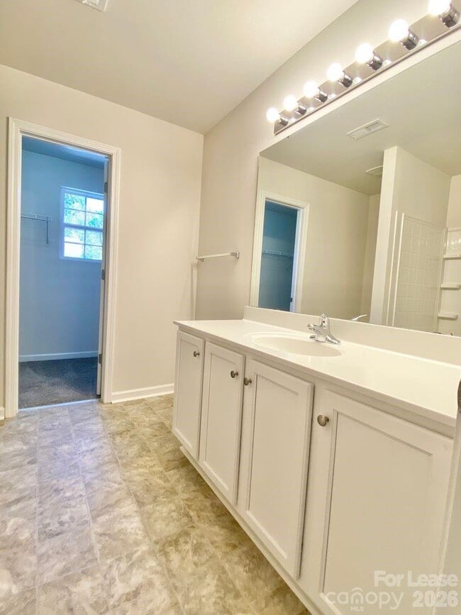 Building Photo - 320 Peachtree Rd