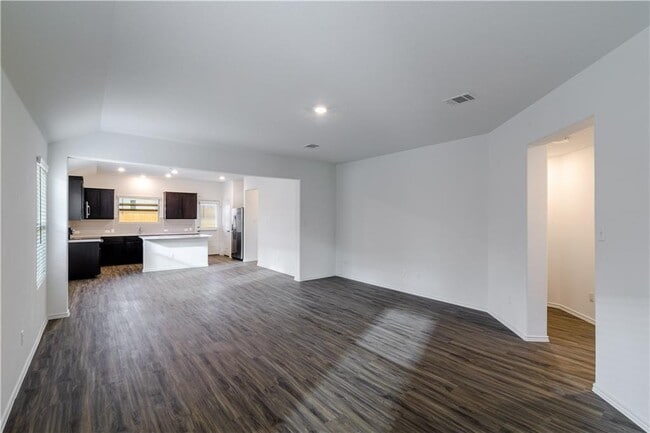 Building Photo - 744 Xanadu Dr