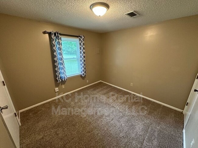Building Photo - 308 NE Independence Ave