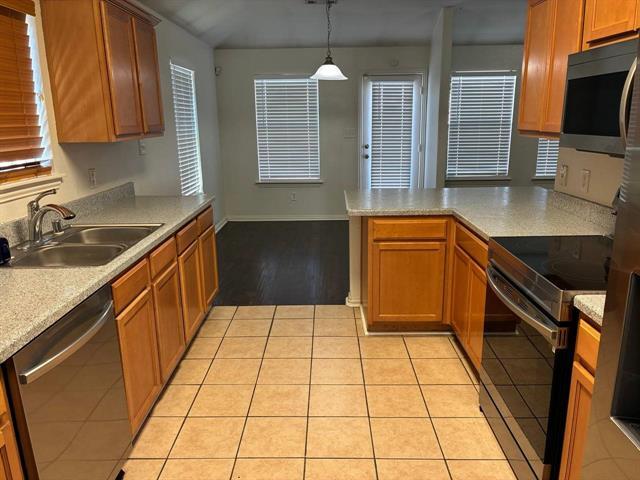 Building Photo - 515 Creekside Dr