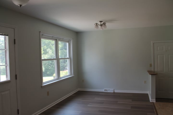 Dinning Area - 553 Gordon Rd